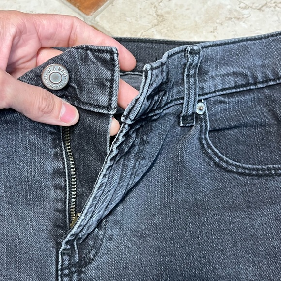 Old Navy Women’s Mid-Rise Boyfriend Straight Jeans - Picture 6 of 13